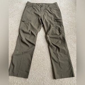 Columbia travel or hiking pant, lightweight, 36x30. Never worn, NWOT